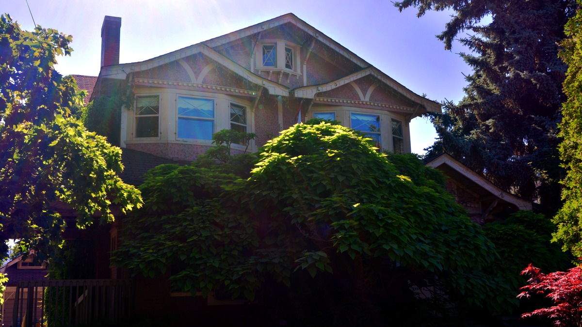 Historic Riordan House surrounded by trees in Penticton, British Columbia